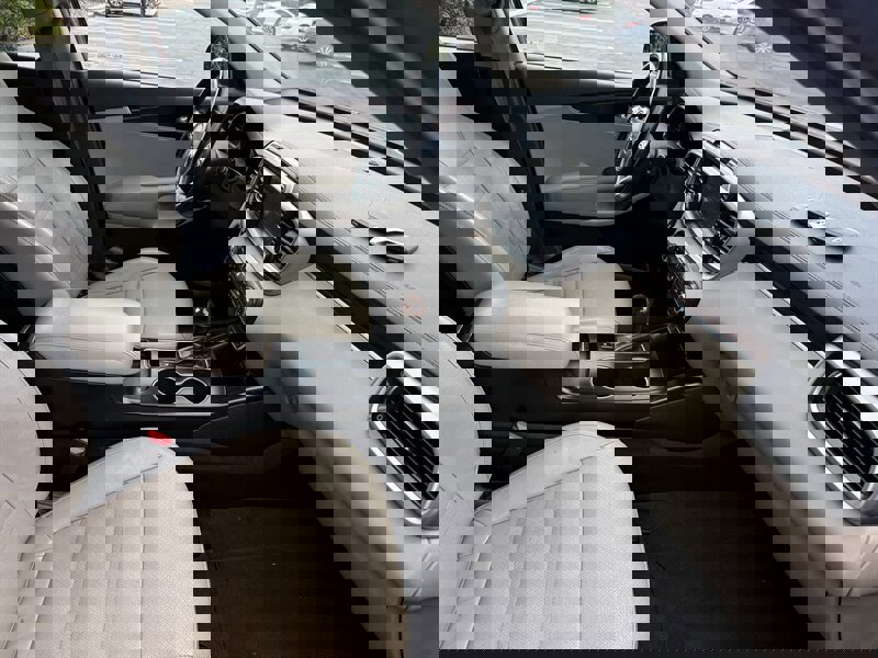 Used 2017 Kia Sorento LX w/ LX Convenience Package image 16