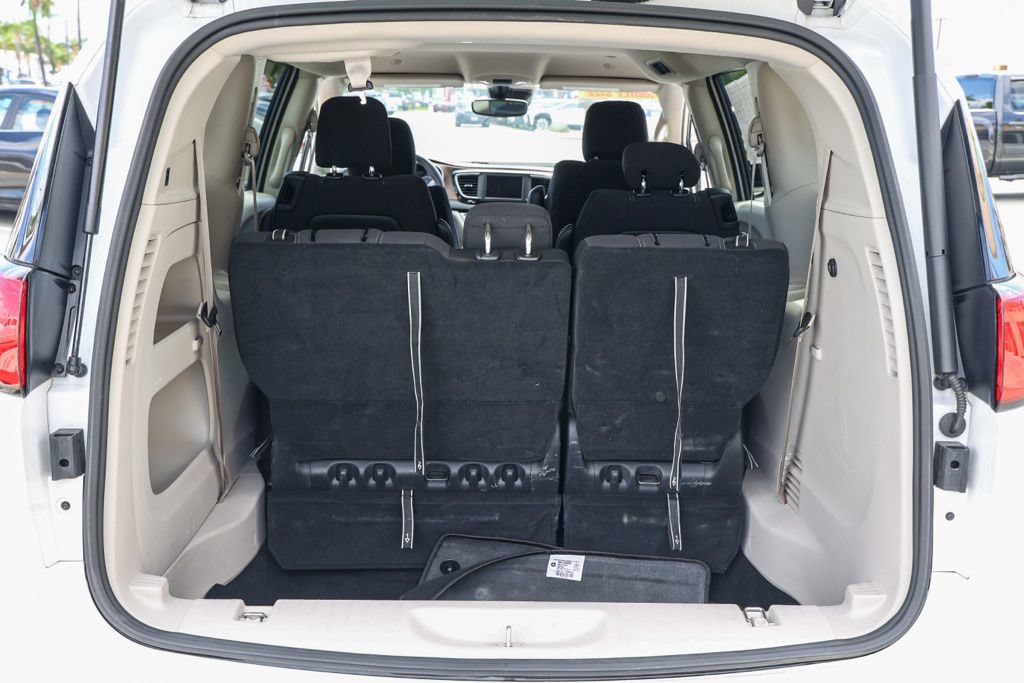 Used 2024 Chrysler Voyager LX FWD image 17