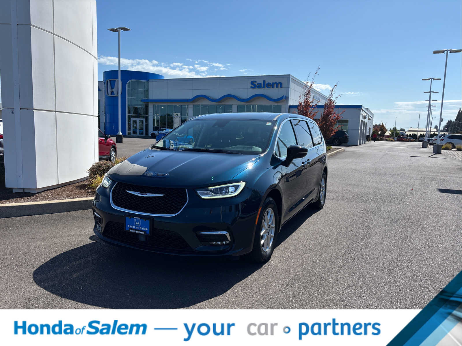 Used 2024 Chrysler Pacifica Touring-L