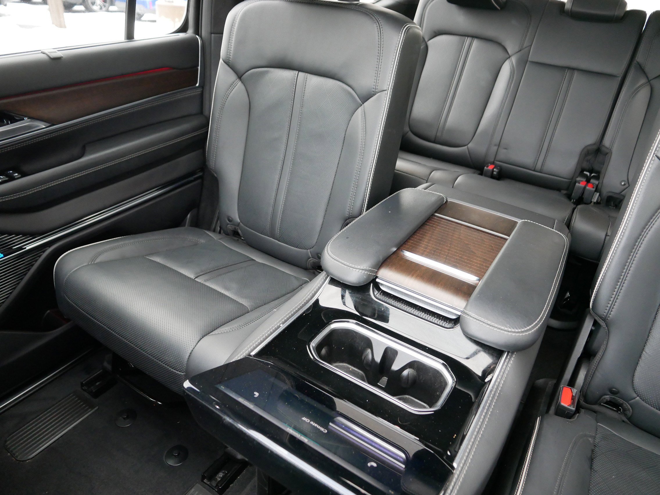 Used 2023 Jeep Grand Wagoneer Series II image 12