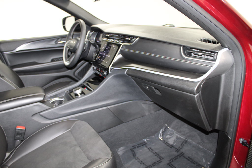Used 2025 Jeep Grand Cherokee Altitude AWD/4WD image 23