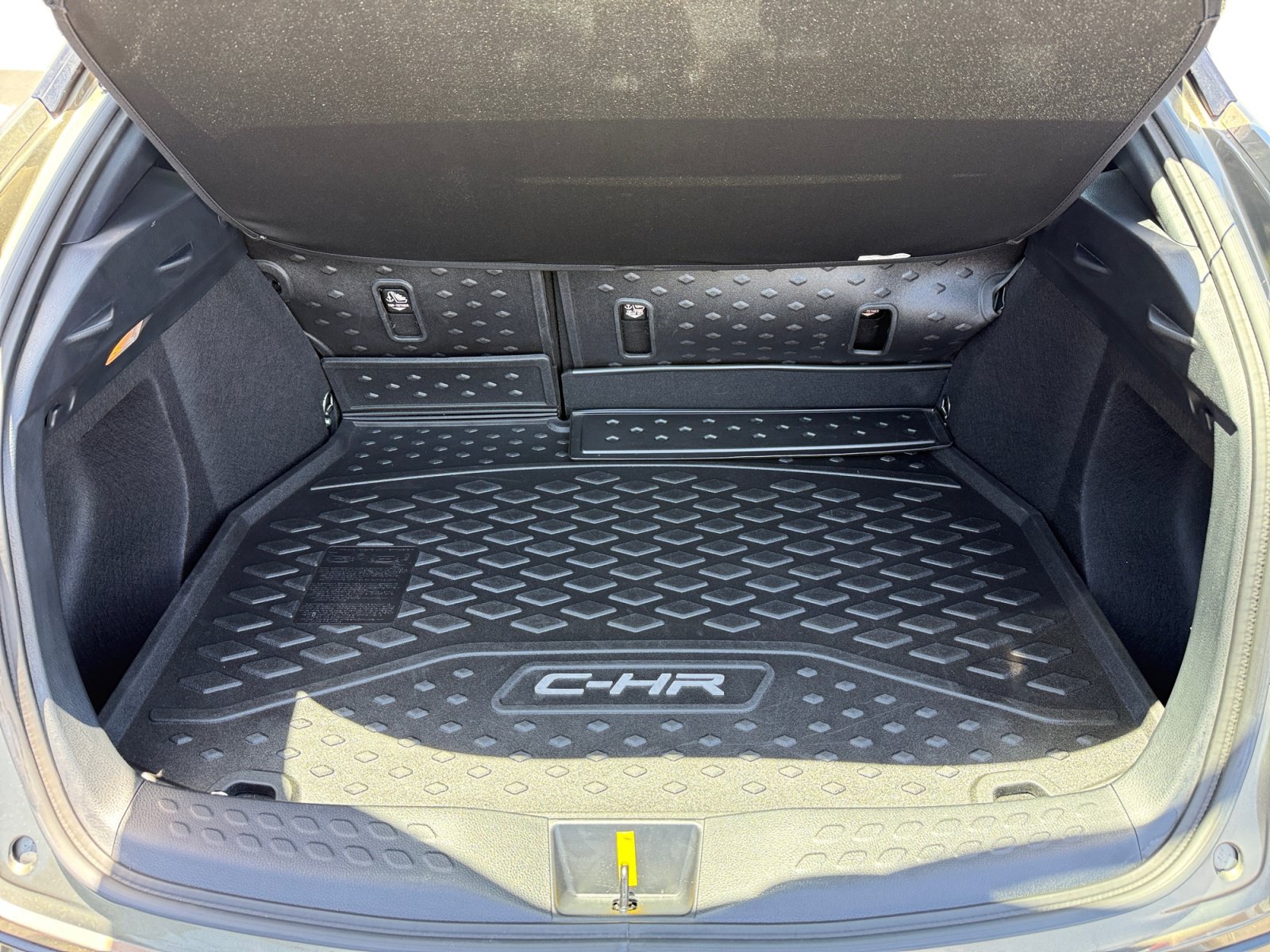 Used 2021 Toyota C-HR LE FWD image 17