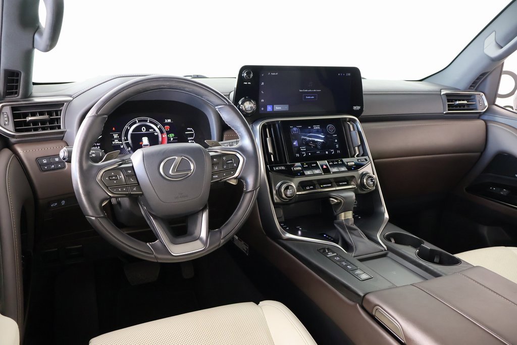 Used 2023 Lexus LX 600 4WD w/ Appearance Package image 2