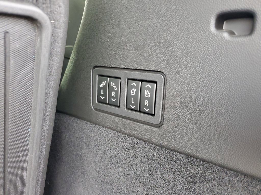 Used 2023 Cadillac XT6 Premium Luxury image 31