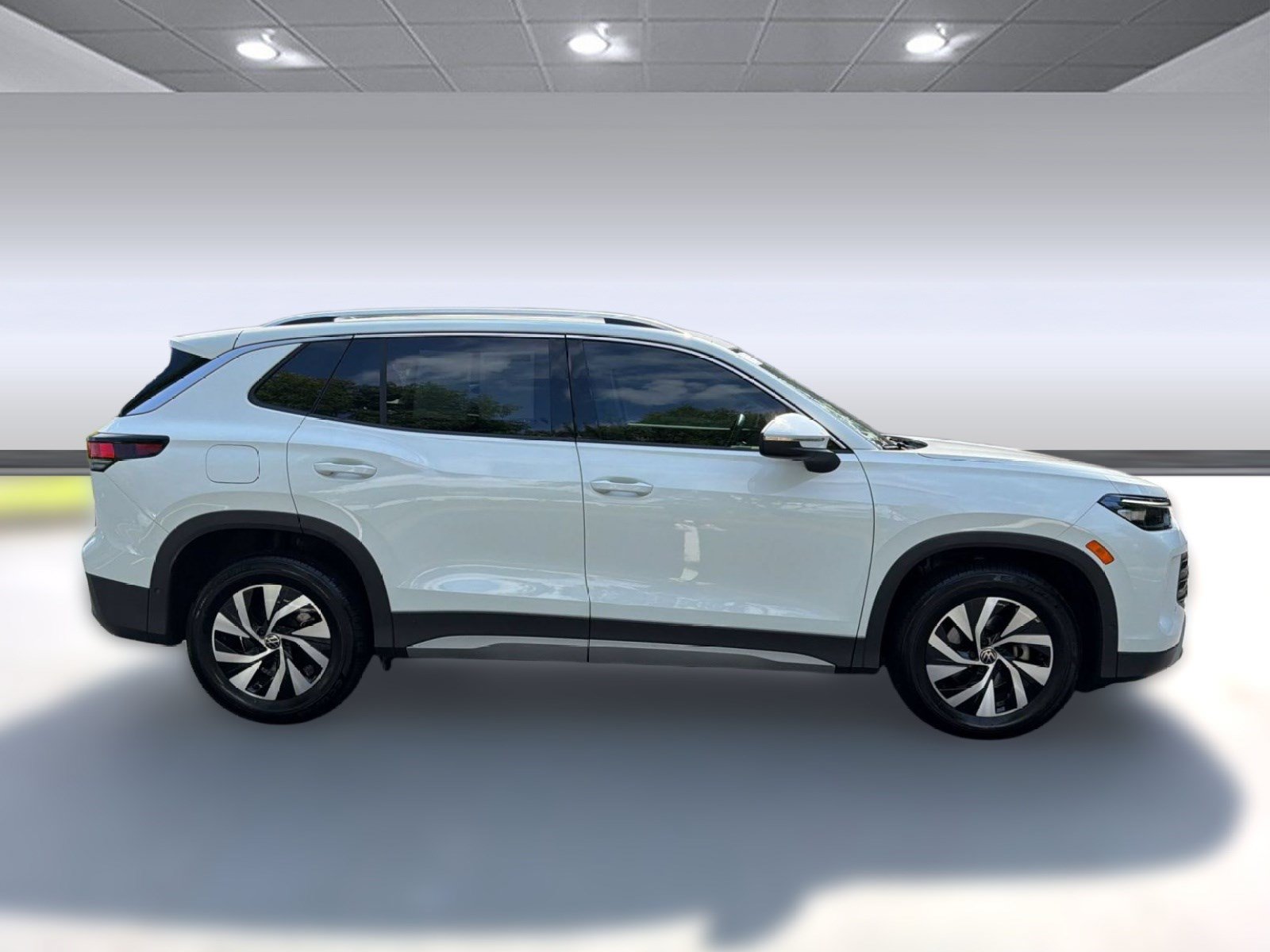 Used 2025 Volkswagen Tiguan S FWD image 8