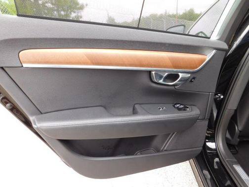 Used 2022 Volvo S90 B6 Momentum AWD/4WD image 14