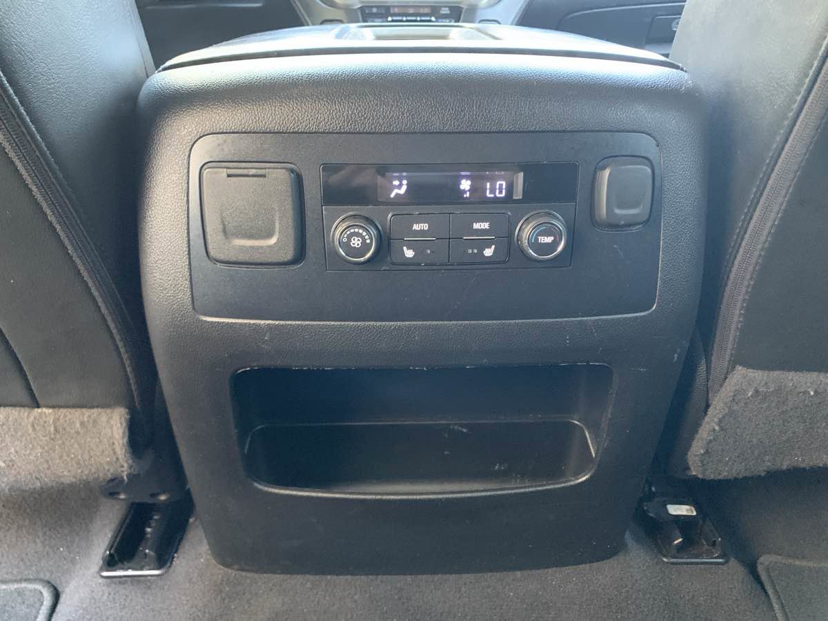 Used 2020 GMC Yukon XL Denali image 25