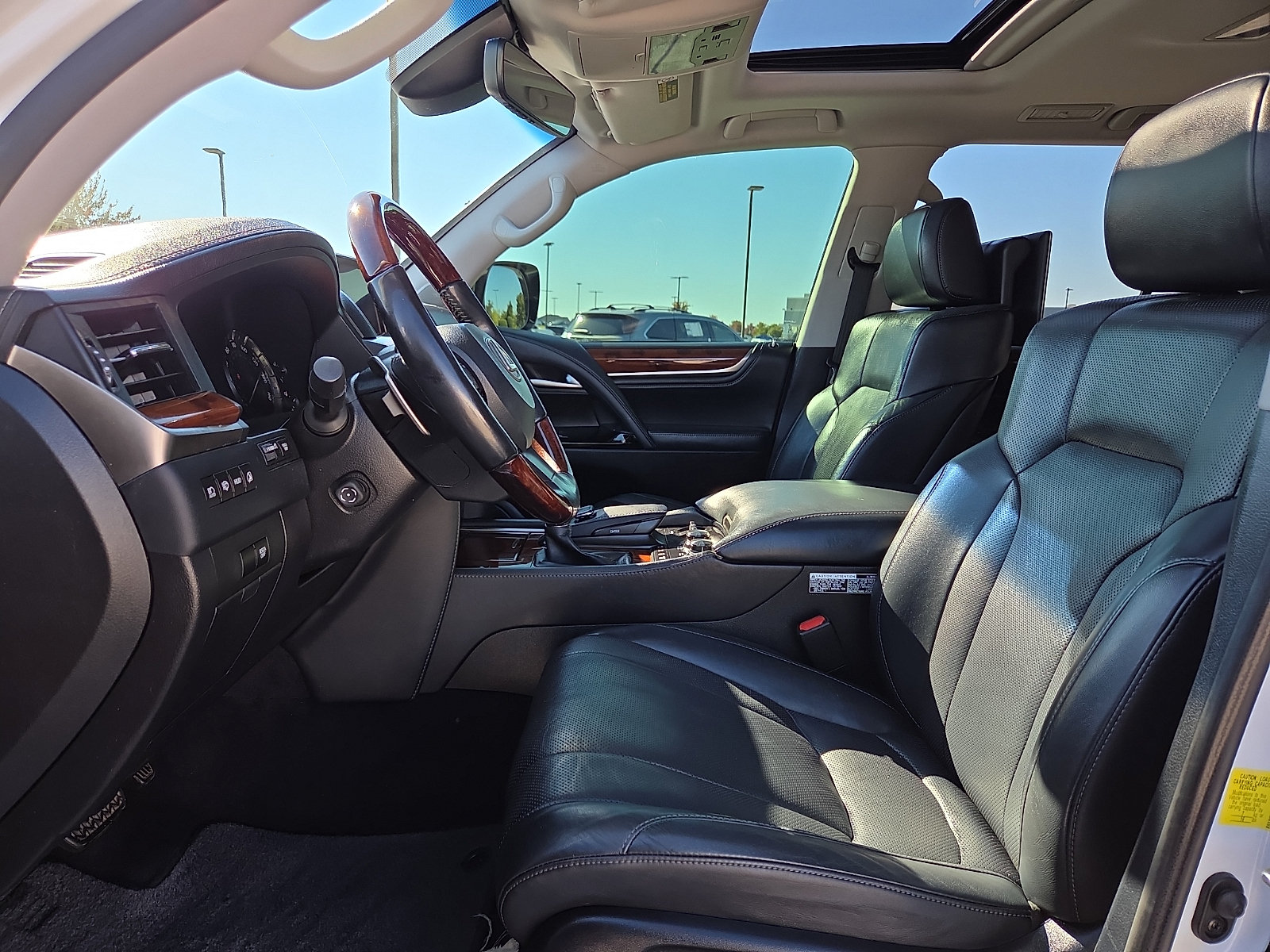 Used 2017 Lexus LX 570 4WD w/ Luxury Package image 17