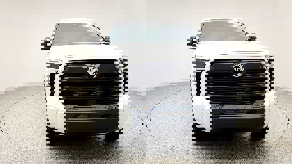 Used 2022 Toyota Tundra SR5 w/ SR5 Premium Package image 2