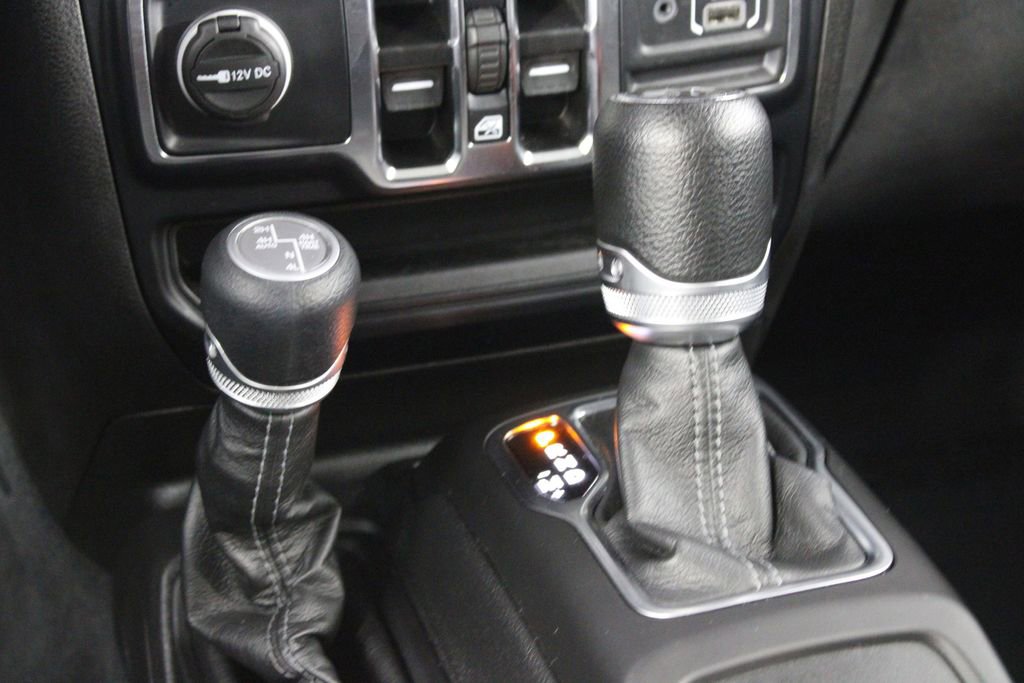 Used 2024 Jeep Wrangler Unlimited Sahara image 40