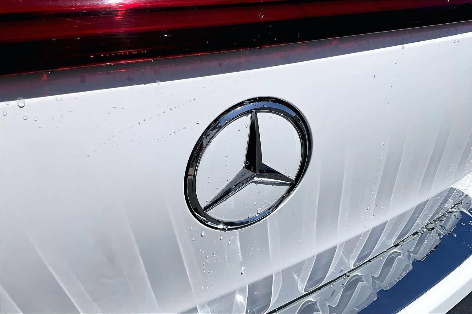 Used 2023 Mercedes-Benz EQB 300 4MATIC image 30