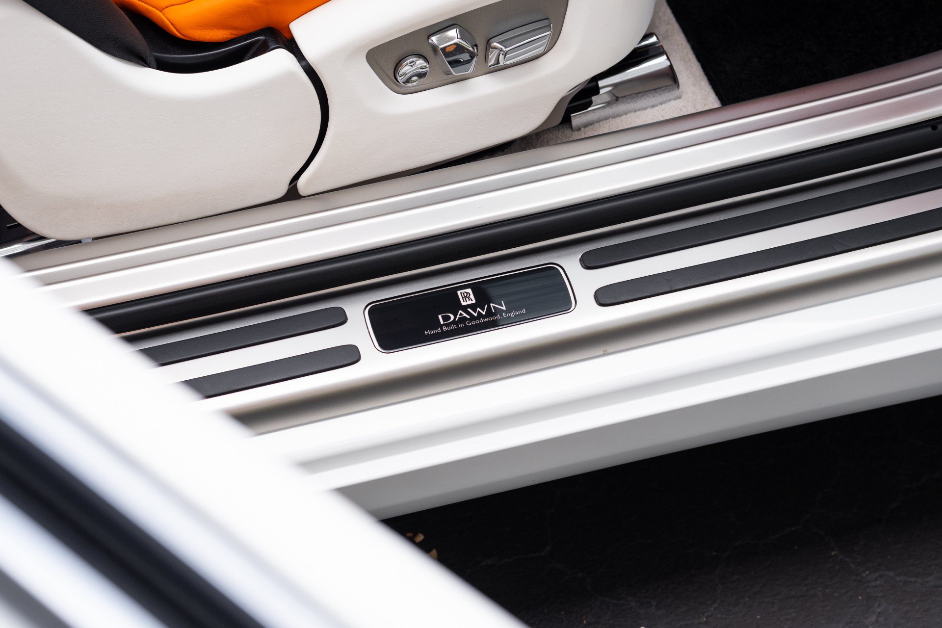 Used 2017 Rolls-Royce Dawn RWD image 76