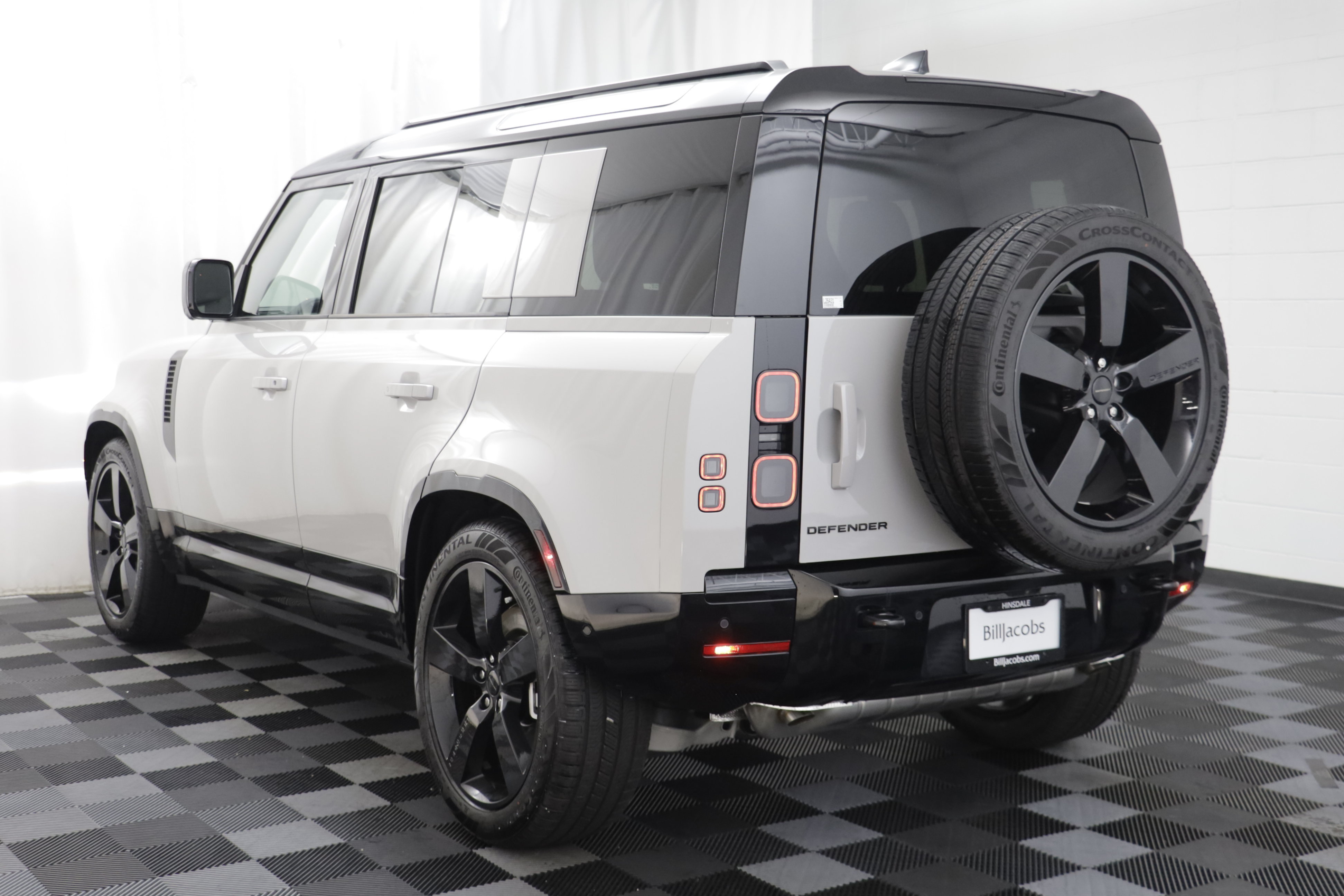 New 2026 Land Rover Defender 110 X-Dynamic SE AWD/4WD image 17