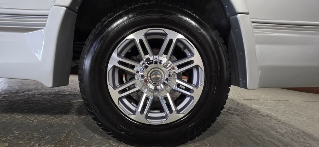 Used 2019 GMC Savana 2500 Extended w/ Enhanced Convenience Package image 33