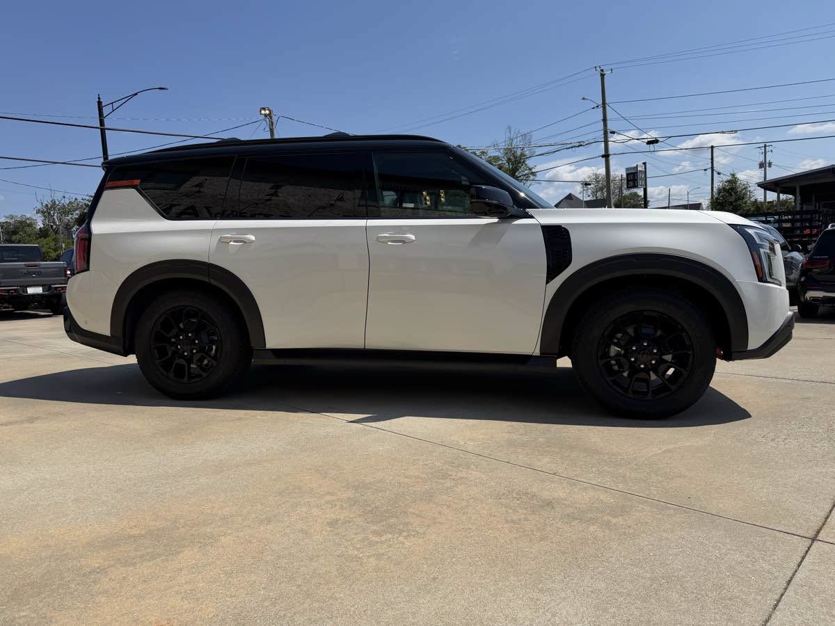 Used 2025 Nissan Armada PRO-4X w/ Pro-4X Premium Package AWD/4WD image 5