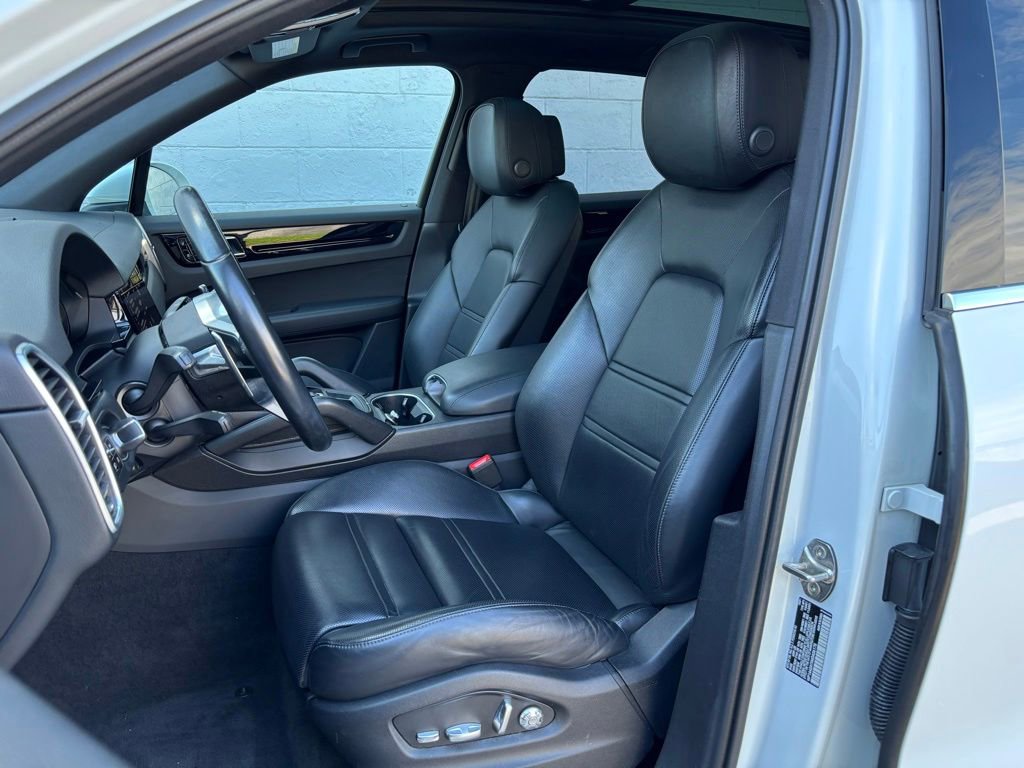 Certified 2021 Porsche Cayenne AWD/4WD image 5