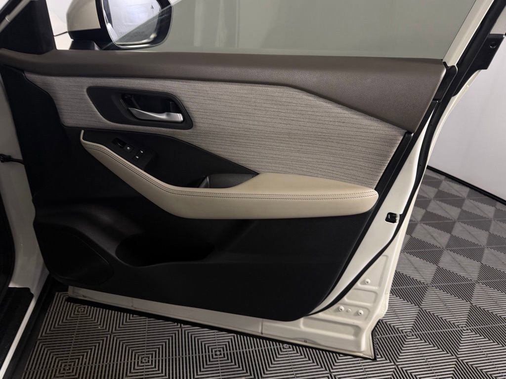 Used 2023 Nissan Rogue SV FWD image 30