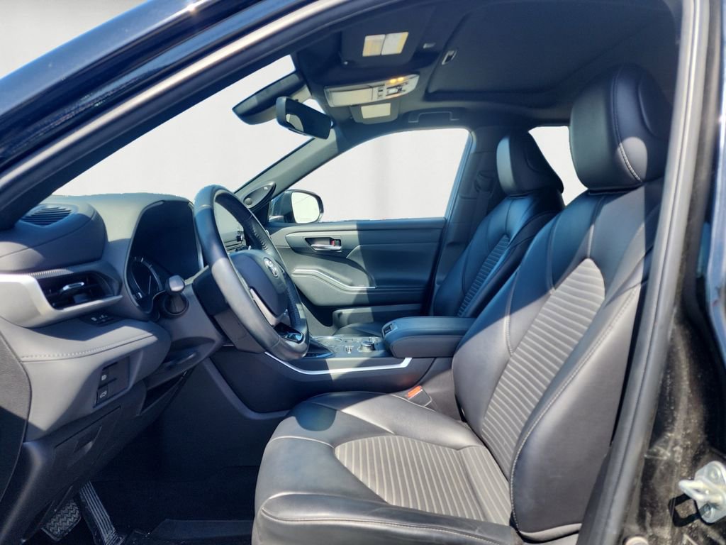 Used 2022 Toyota Highlander XSE image 9