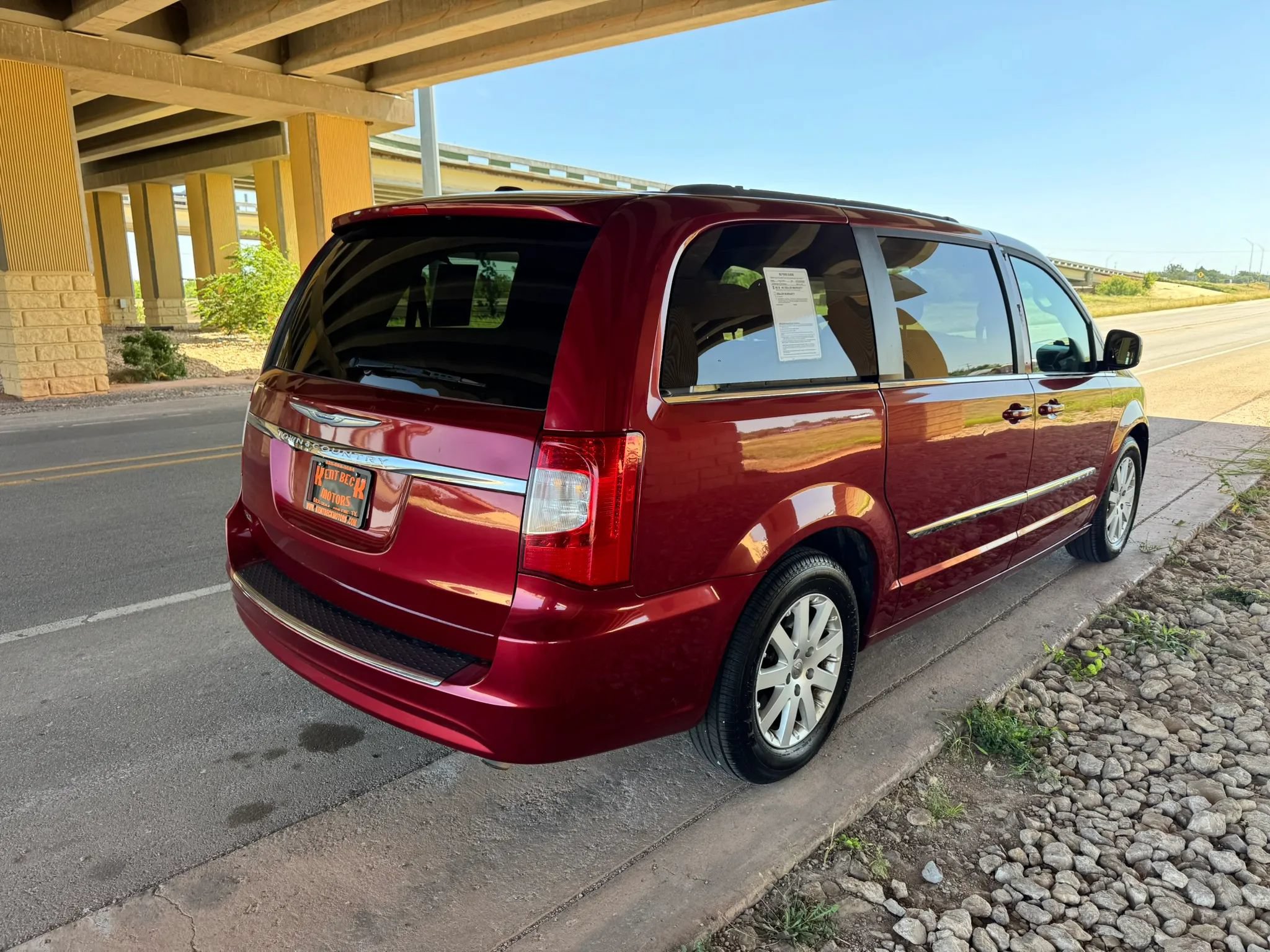 Used 2014 Chrysler Town & Country Touring FWD image 3