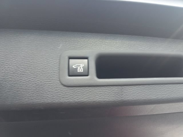Used 2026 Toyota Sienna XLE FWD image 19