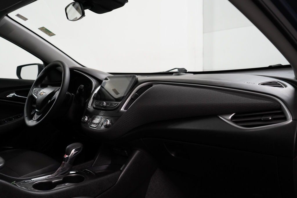 Used 2025 Chevrolet Malibu RS FWD image 23