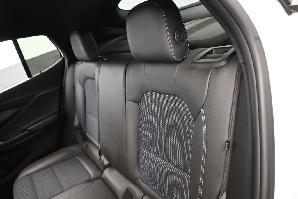 Used 2025 Buick Envista Preferred FWD image 28