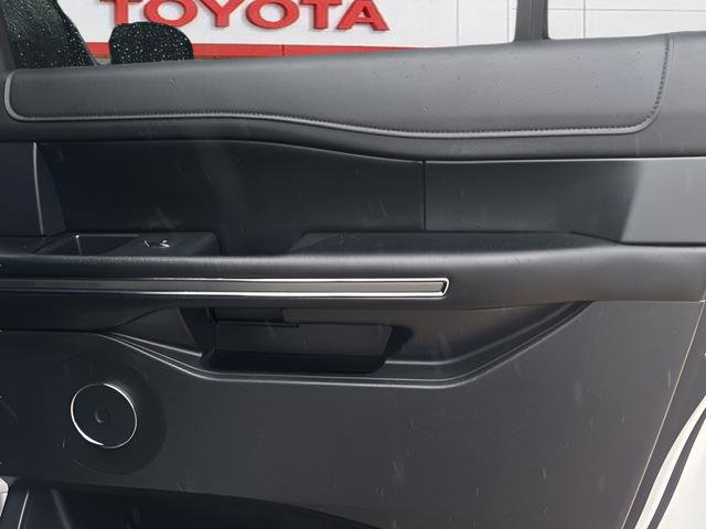 Used 2021 Ford Expedition Max XLT image 12