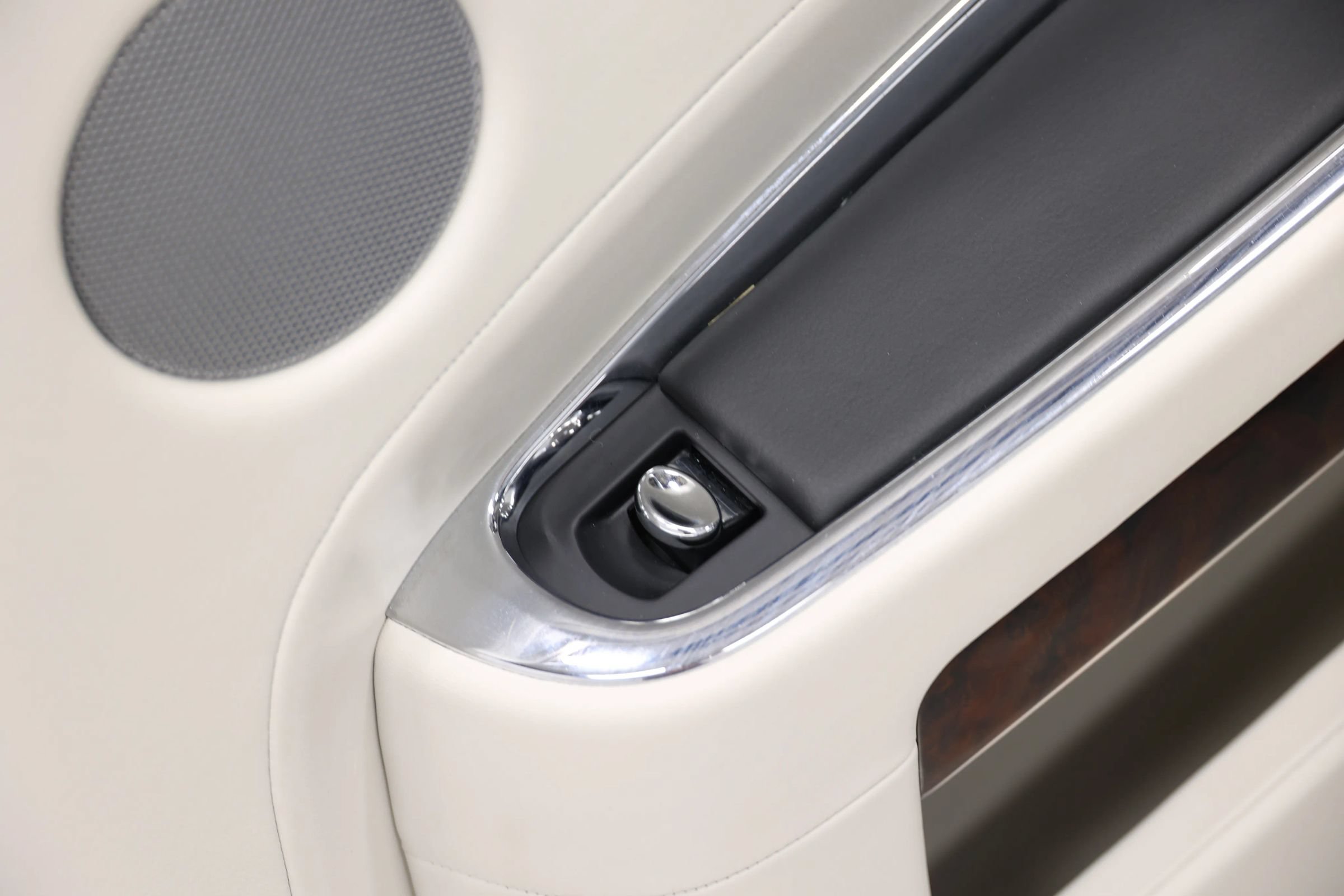 Used 2017 Rolls-Royce Ghost RWD image 89