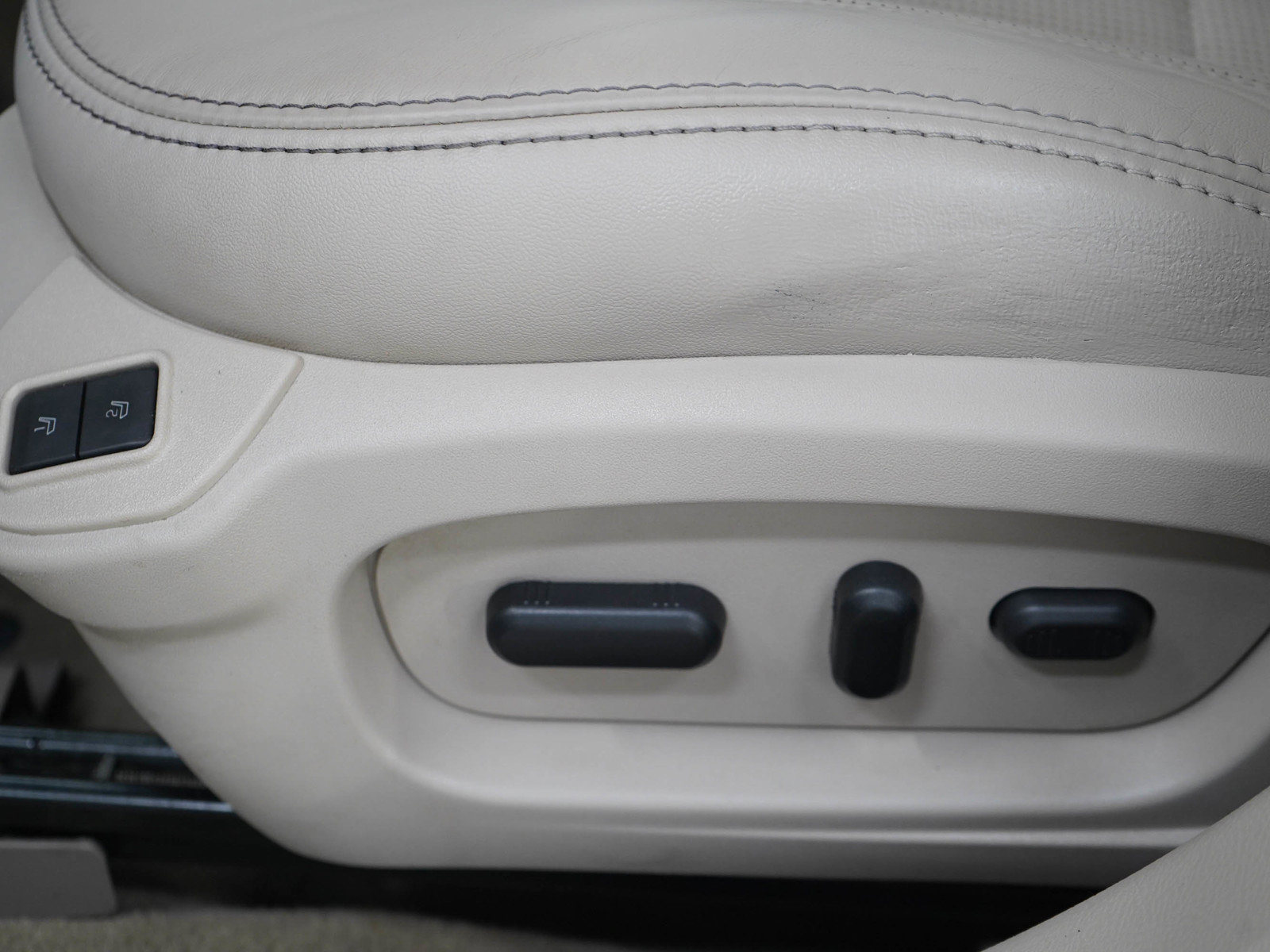 Used 2012 Ford Taurus Limited FWD image 23