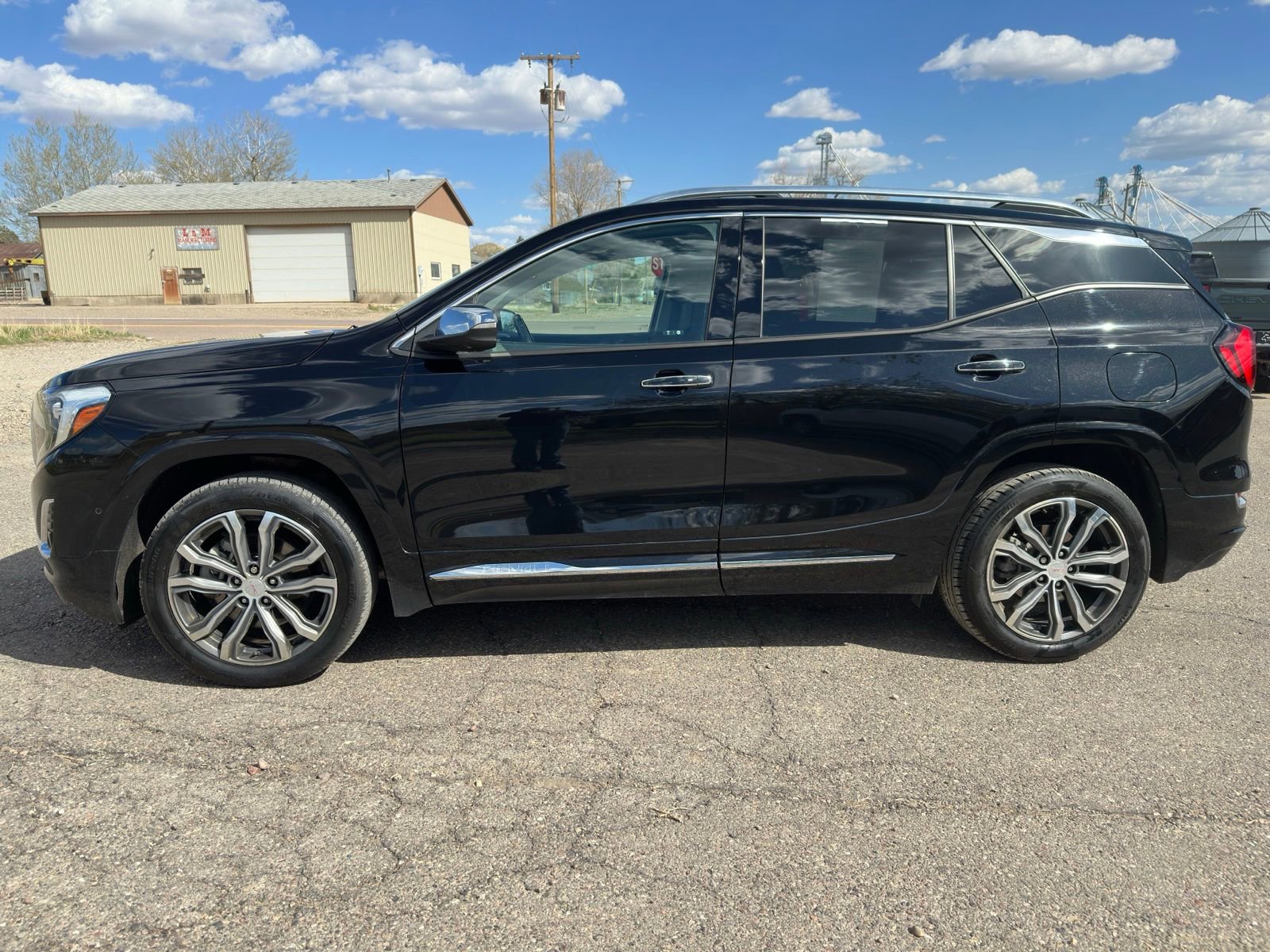 Used 2020 GMC Terrain Denali w/ GMC Pro Grade Package AWD/4WD image 4
