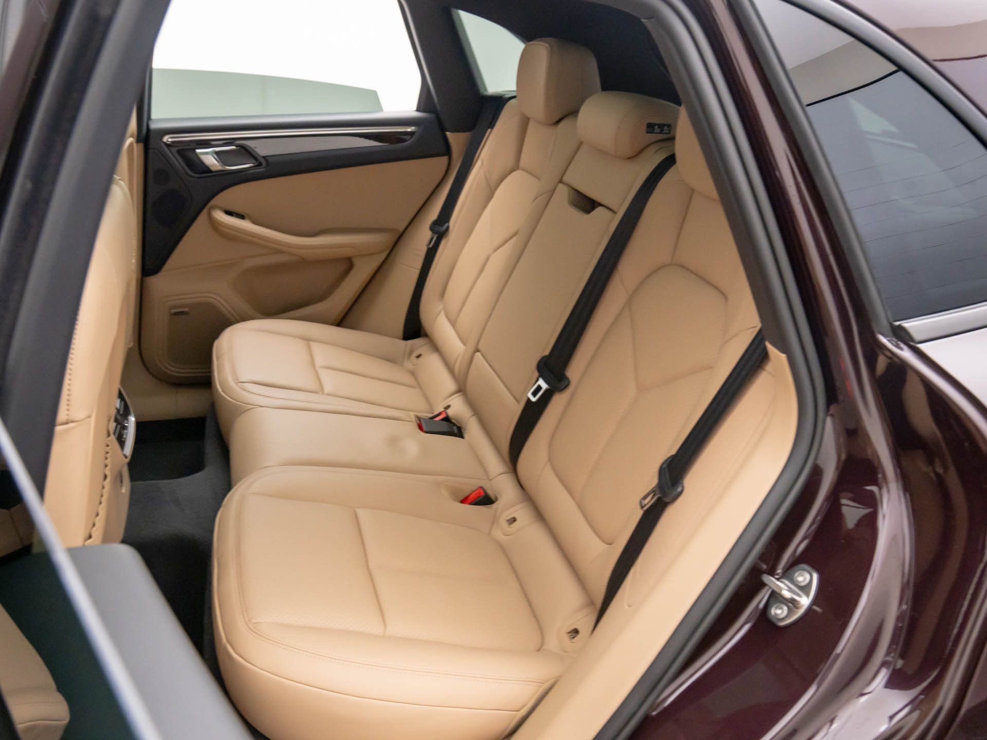 Certified 2026 Porsche Macan image 18