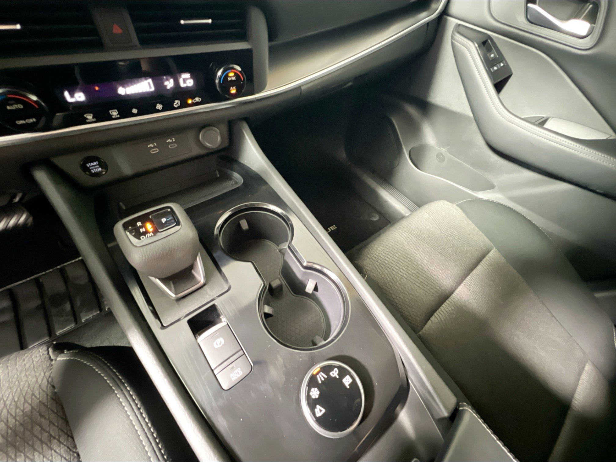 Used 2024 Nissan Rogue SV image 26