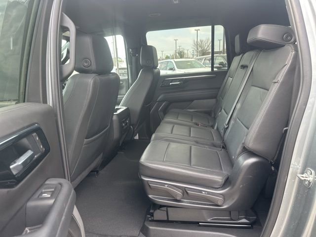 Used 2025 Chevrolet Suburban Z71 image 28