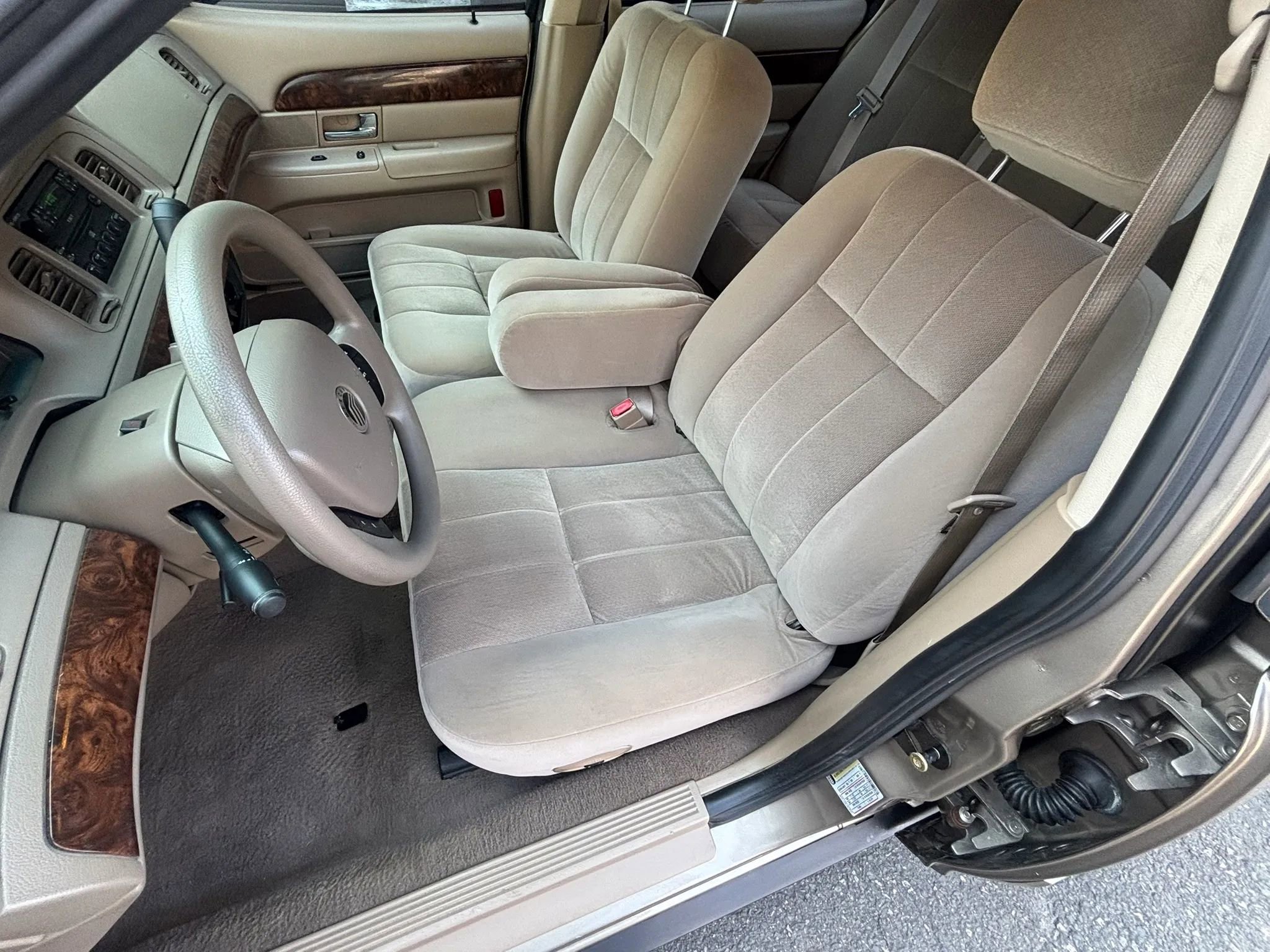 Used 2005 Mercury Grand Marquis GS image 17