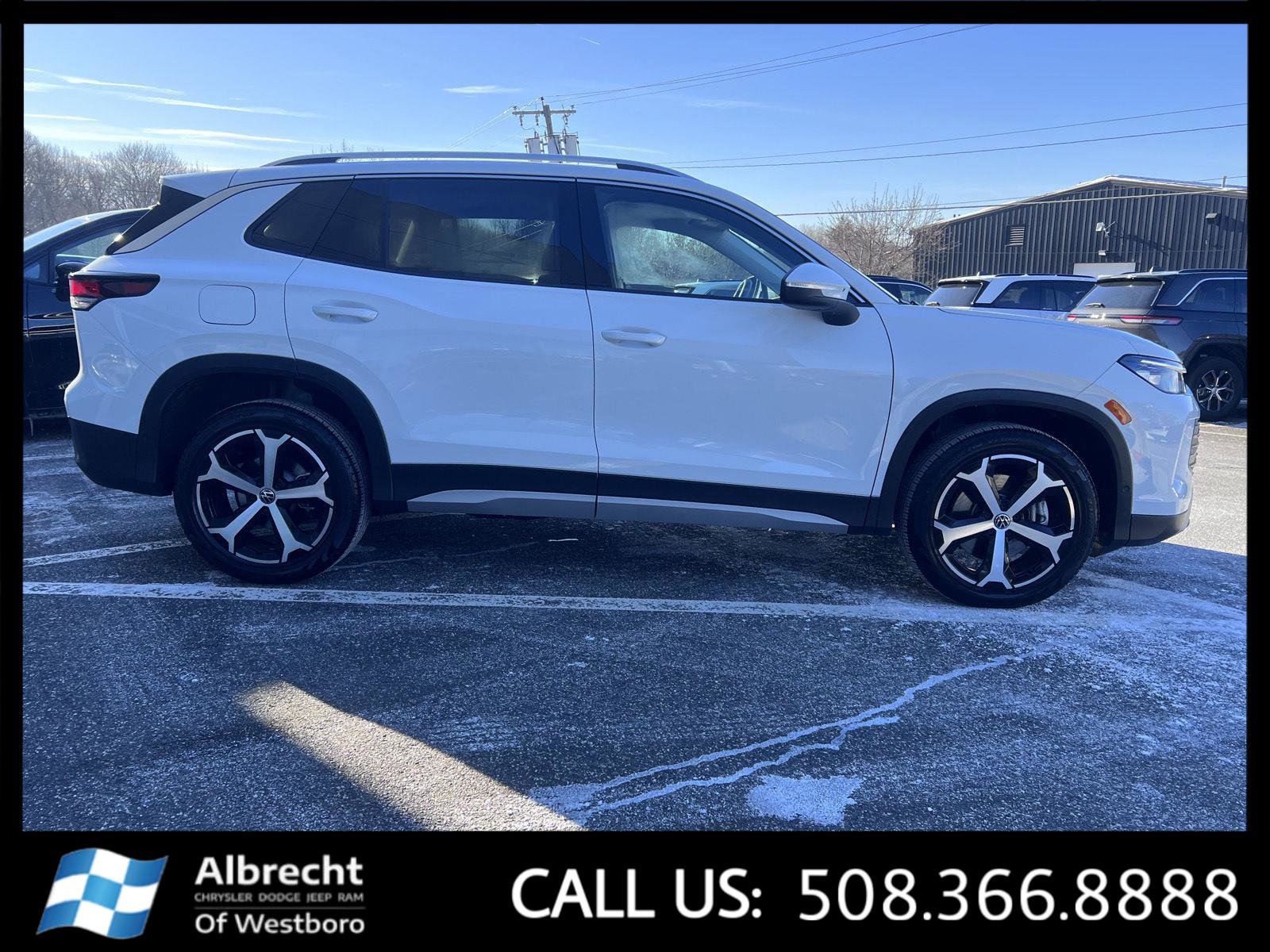 Used 2025 Volkswagen Tiguan SE image 6