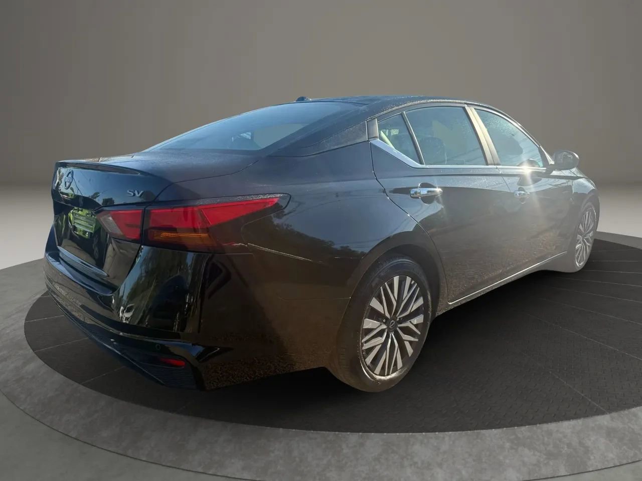 Used 2024 Nissan Altima 2.5 SV image 5