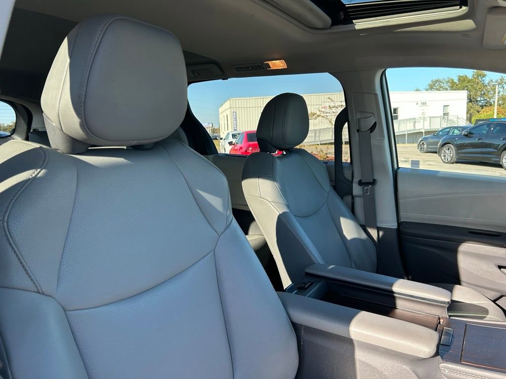 Used 2024 Toyota Sienna XLE image 37