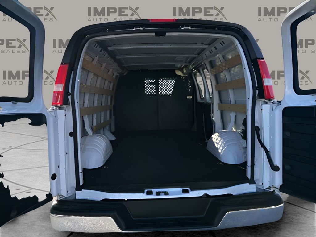 Used 2023 GMC Savana 2500 w/ Driver Convenience Package image 21