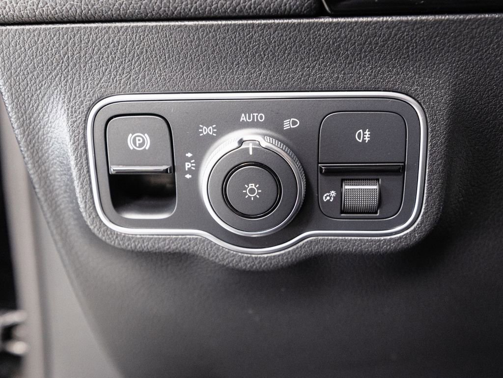 Certified 2022 Mercedes-Benz GLA 250 4MATIC image 9