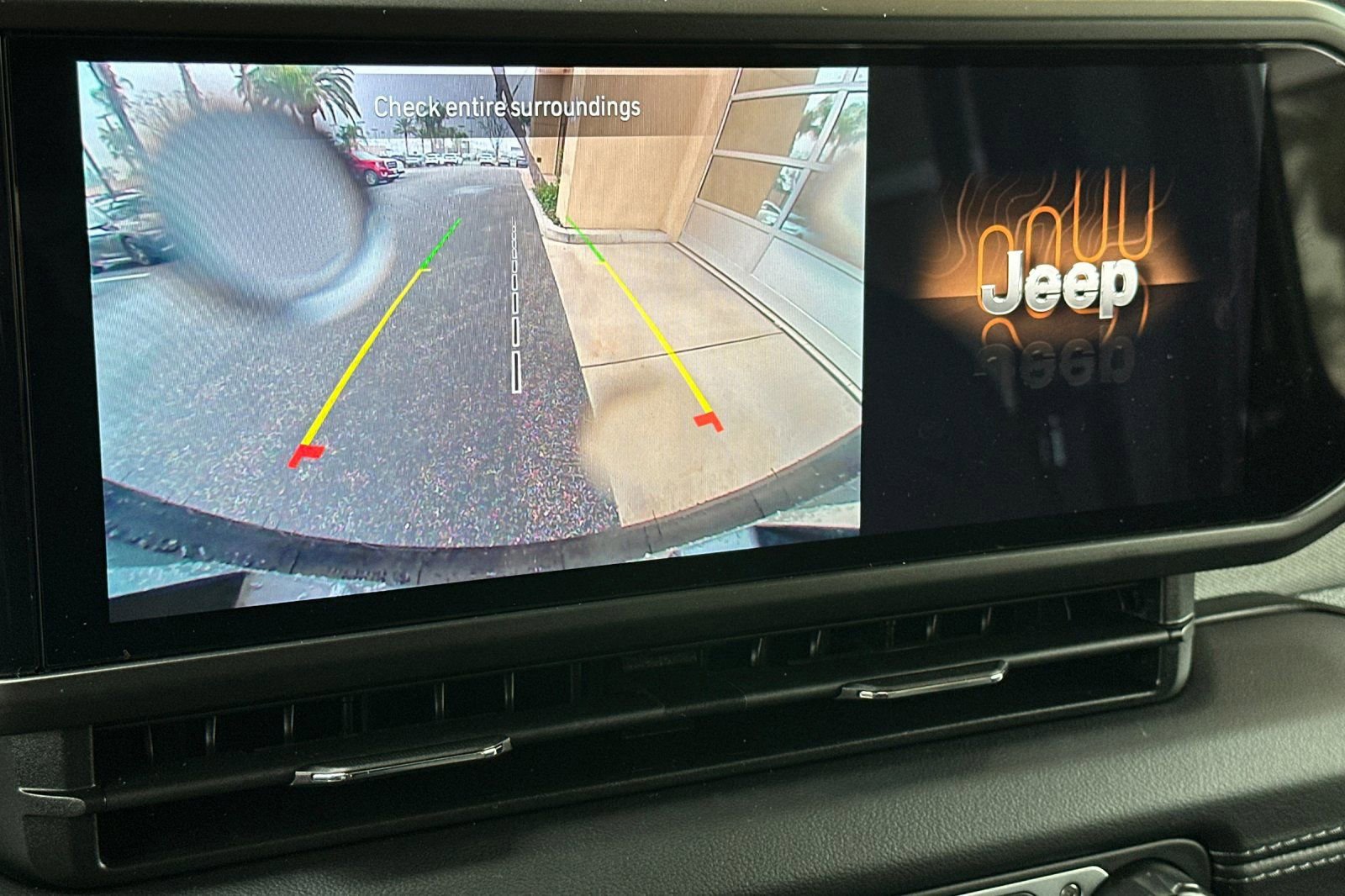 Used 2025 Jeep Wrangler Sahara image 19