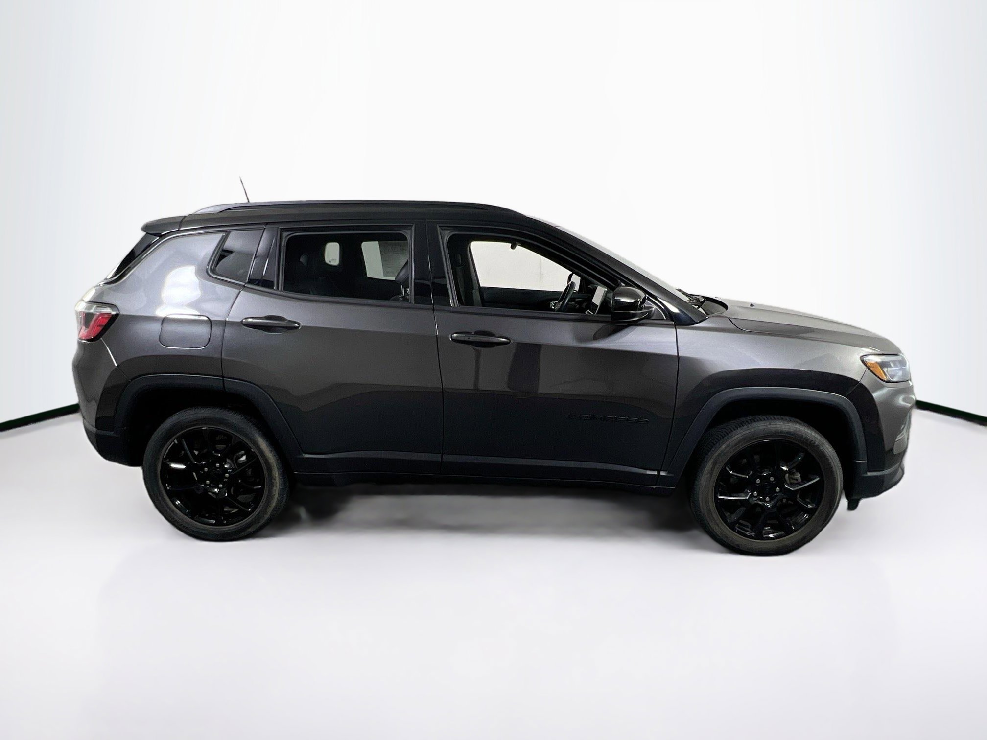 Used 2022 Jeep Compass Altitude w/ Sun and Sound Group image 4