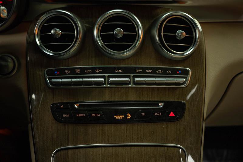 Used 2019 Mercedes-Benz GLC 300 4MATIC w/ Parking Assistance Package image 21