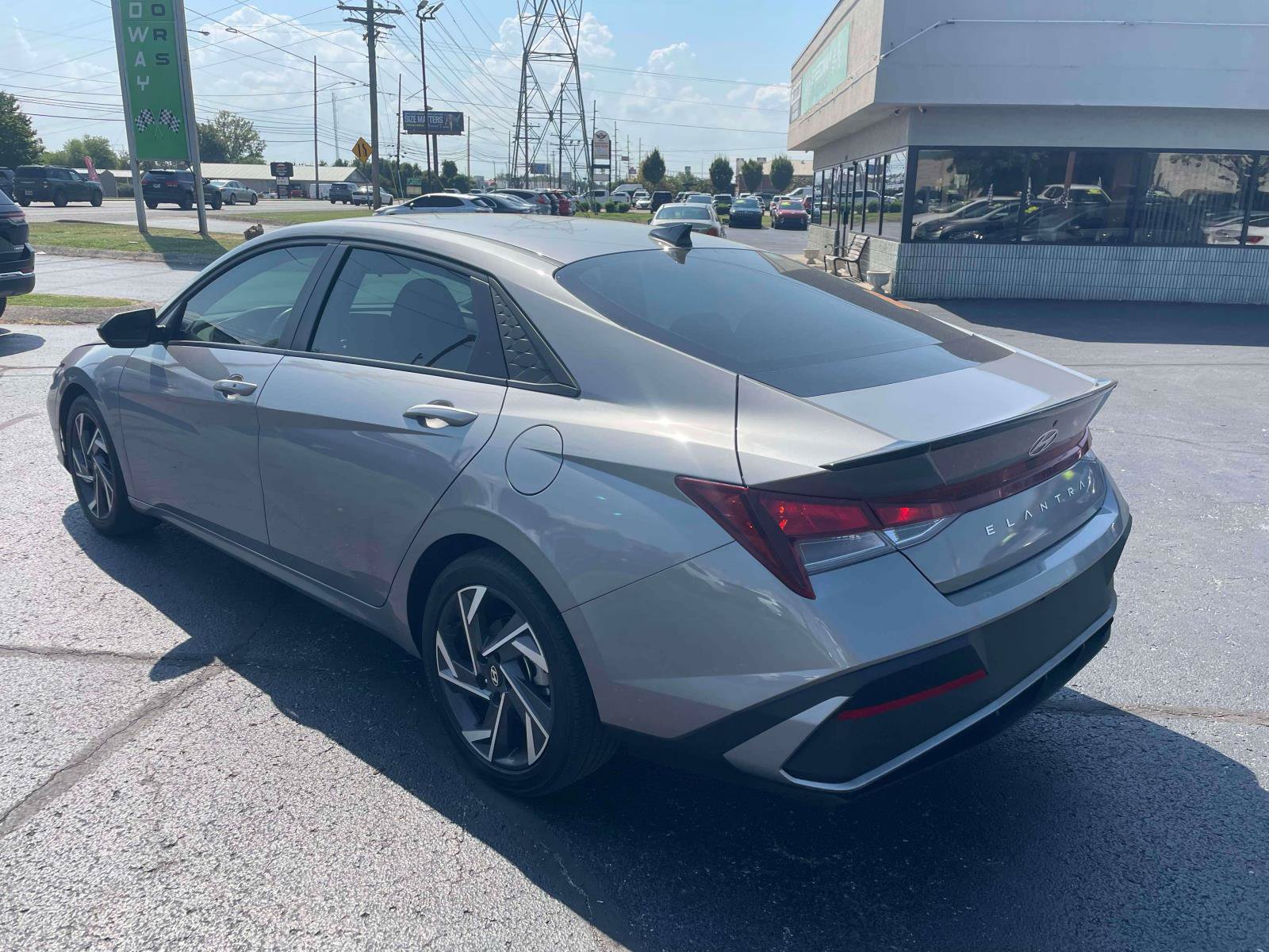 Used 2025 Hyundai Elantra Sport FWD image 5