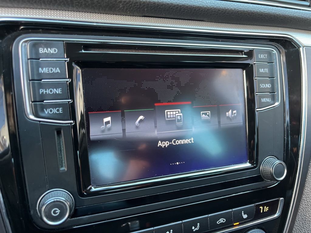 Used 2017 Volkswagen Passat 1.8T R-Line image 31