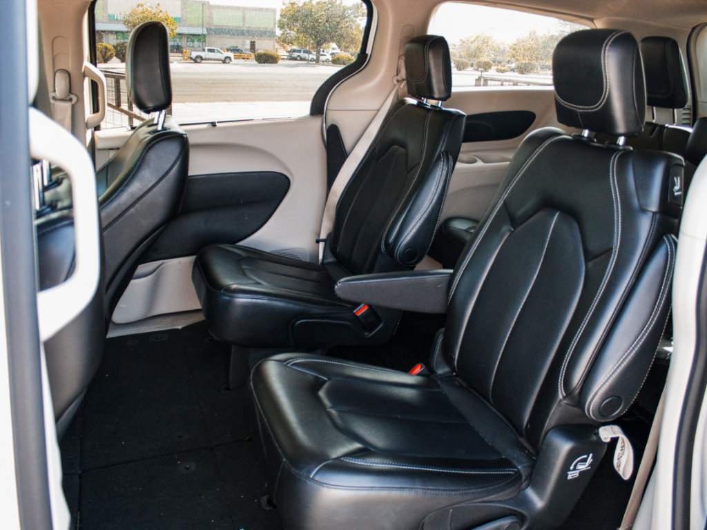 Used 2023 Chrysler Pacifica Touring-L FWD image 24