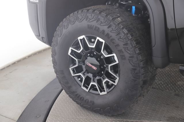 Used 2026 GMC Sierra 2500 AT4X image 13