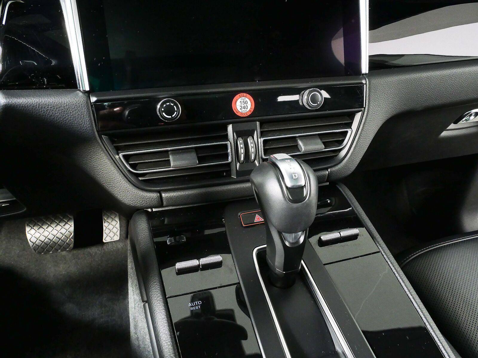 Certified 2025 Porsche Macan Turbo AWD/4WD image 17
