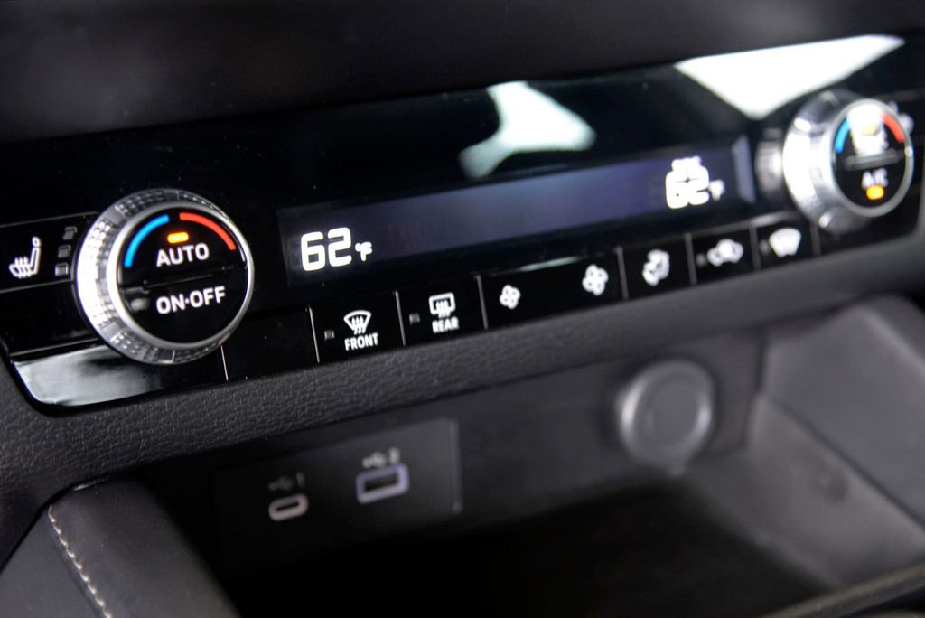 Used 2023 Mitsubishi Outlander SE Black Edition image 25