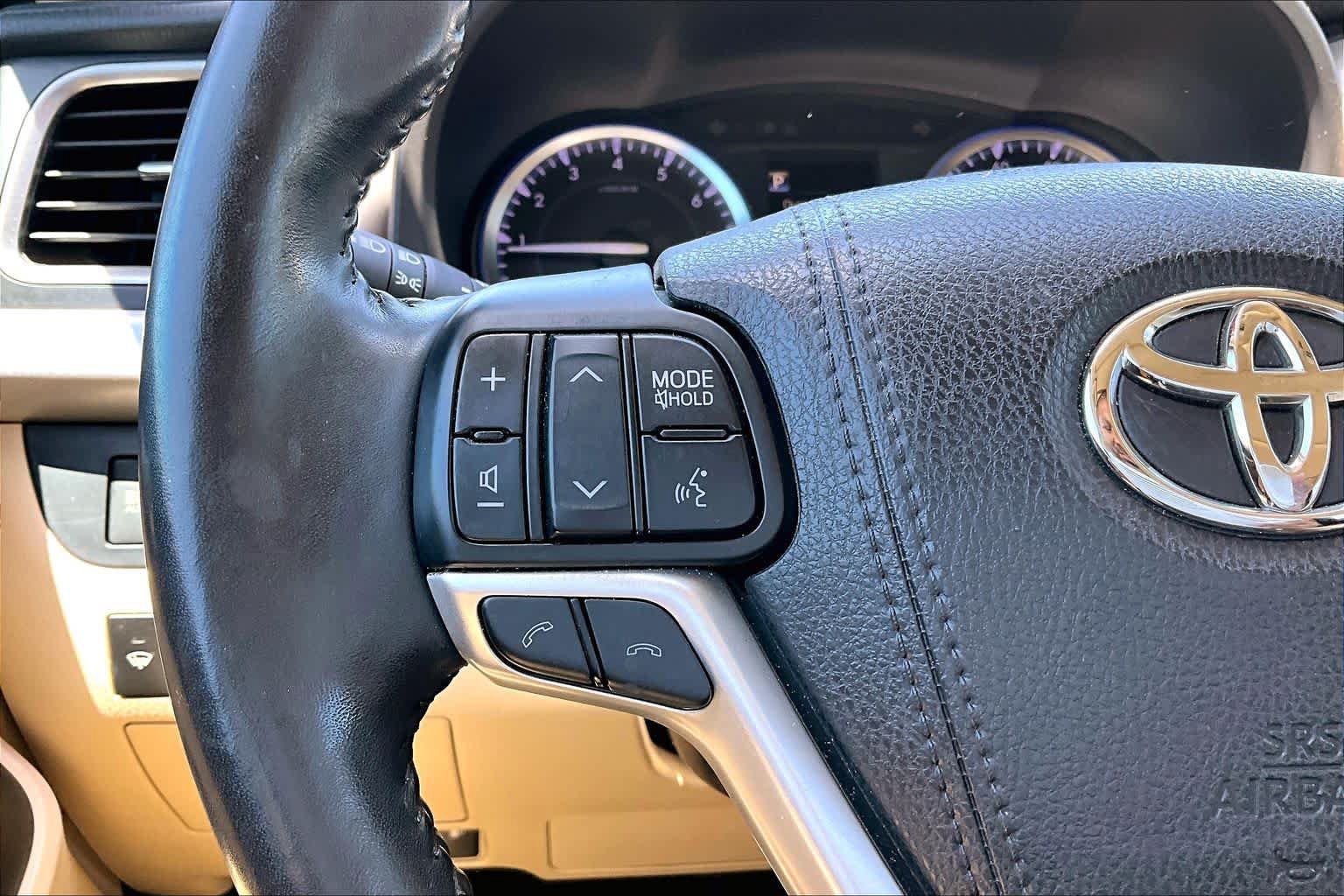 Used 2018 Toyota Highlander Limited FWD image 24