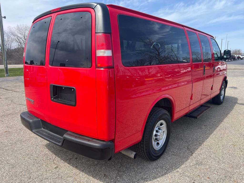 Used 2016 Chevrolet Express 3500 LS image 4